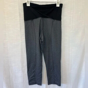 Womens Be Maternity by Ingrid & Isabel Be Active Capri Pant Crop Crossover panel